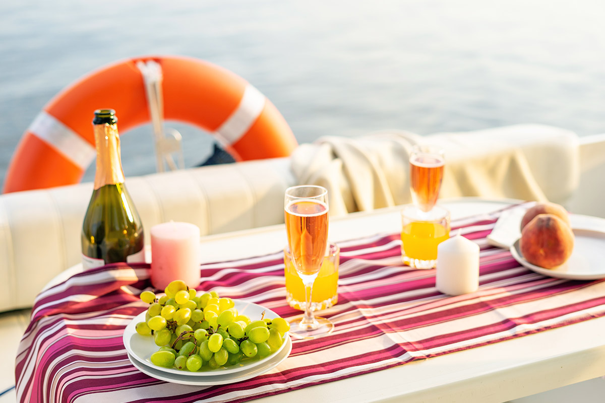 Captain Dan's Dinner Cruise Boat Charter Tour
